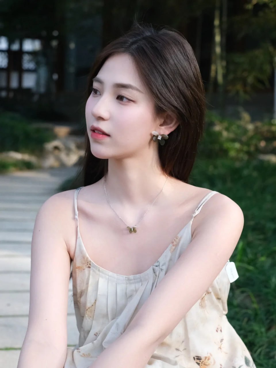 为何站在我背后？给我好好听弹奏 为何站在我背后?给我好好听弹奏的歌