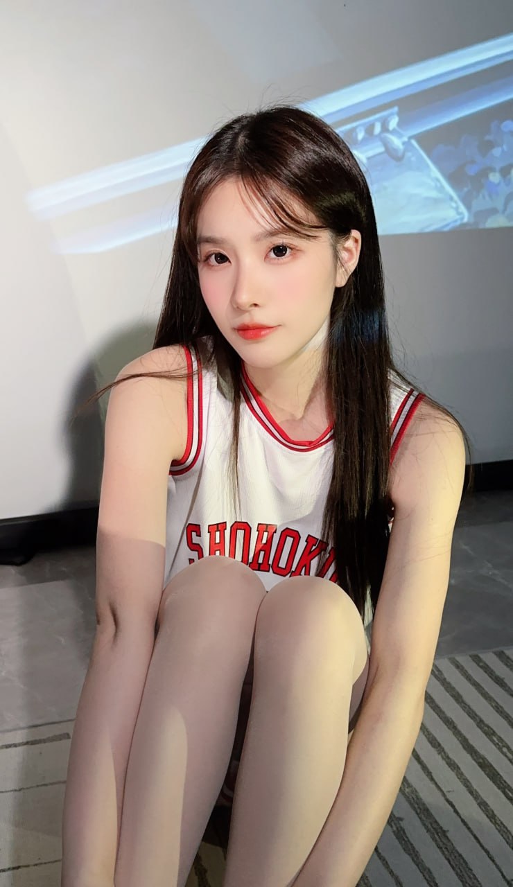 穿成这样真的没问题吗？舰娘岛风白嫩COS 穿越成舰娘响