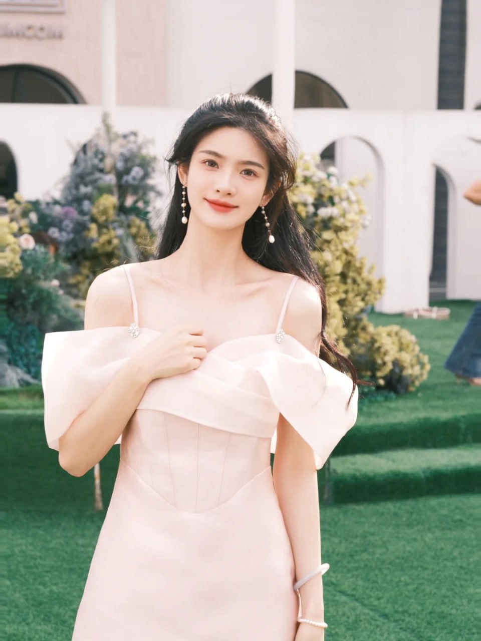 身材御姐萝莉脸 御姐脸型特点