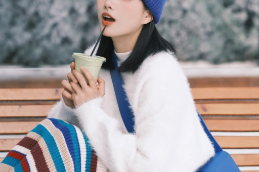 又是一年第五人格，很满意自己甩的裙摆，蓝染老师太会抓了 第五人格蓝色是哪个战队的