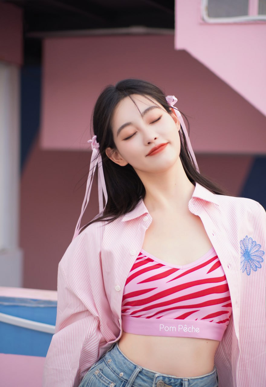 学姐黑丝美腿太喷血