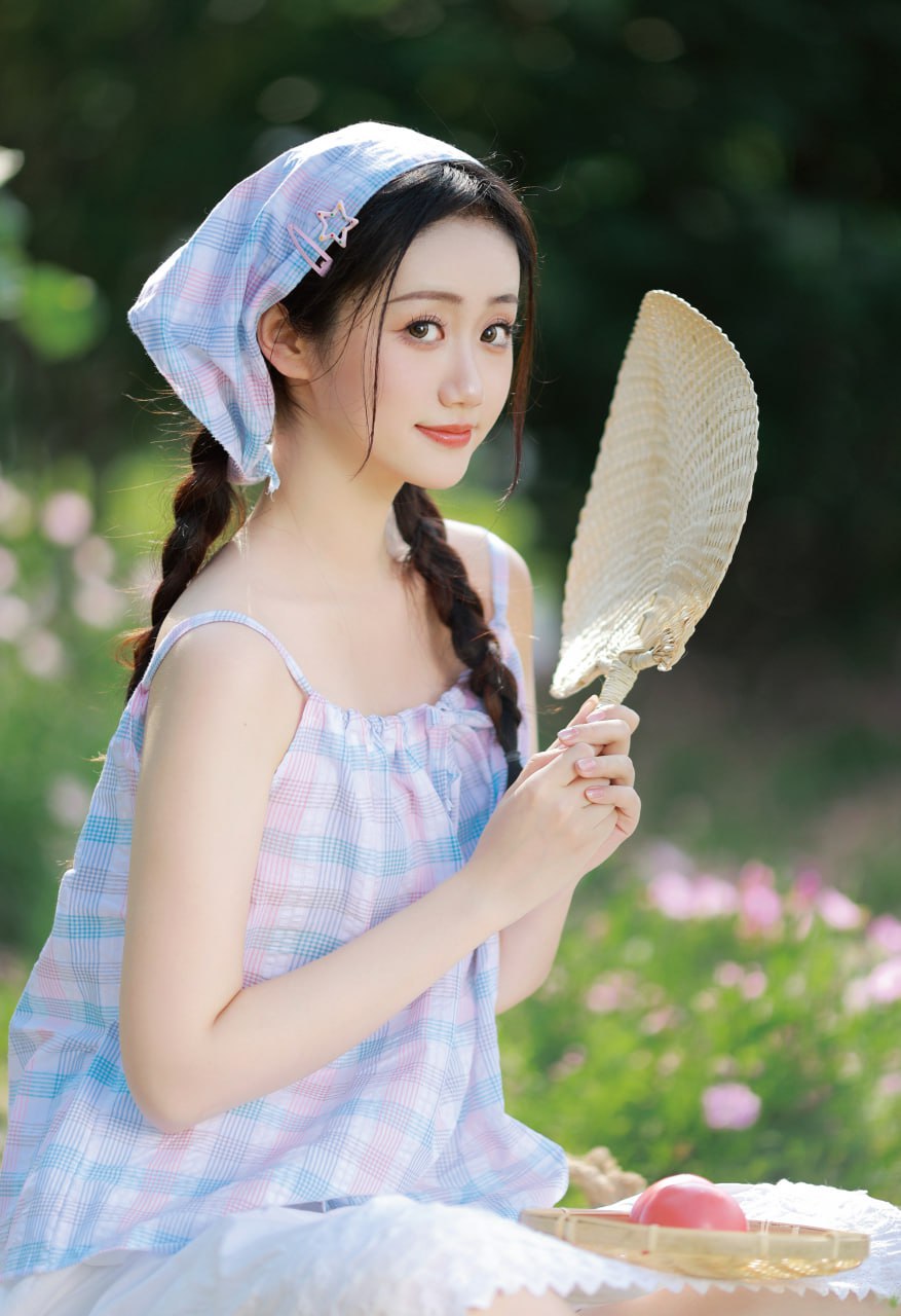 日本萌妹Coser穴子玩转下限COS