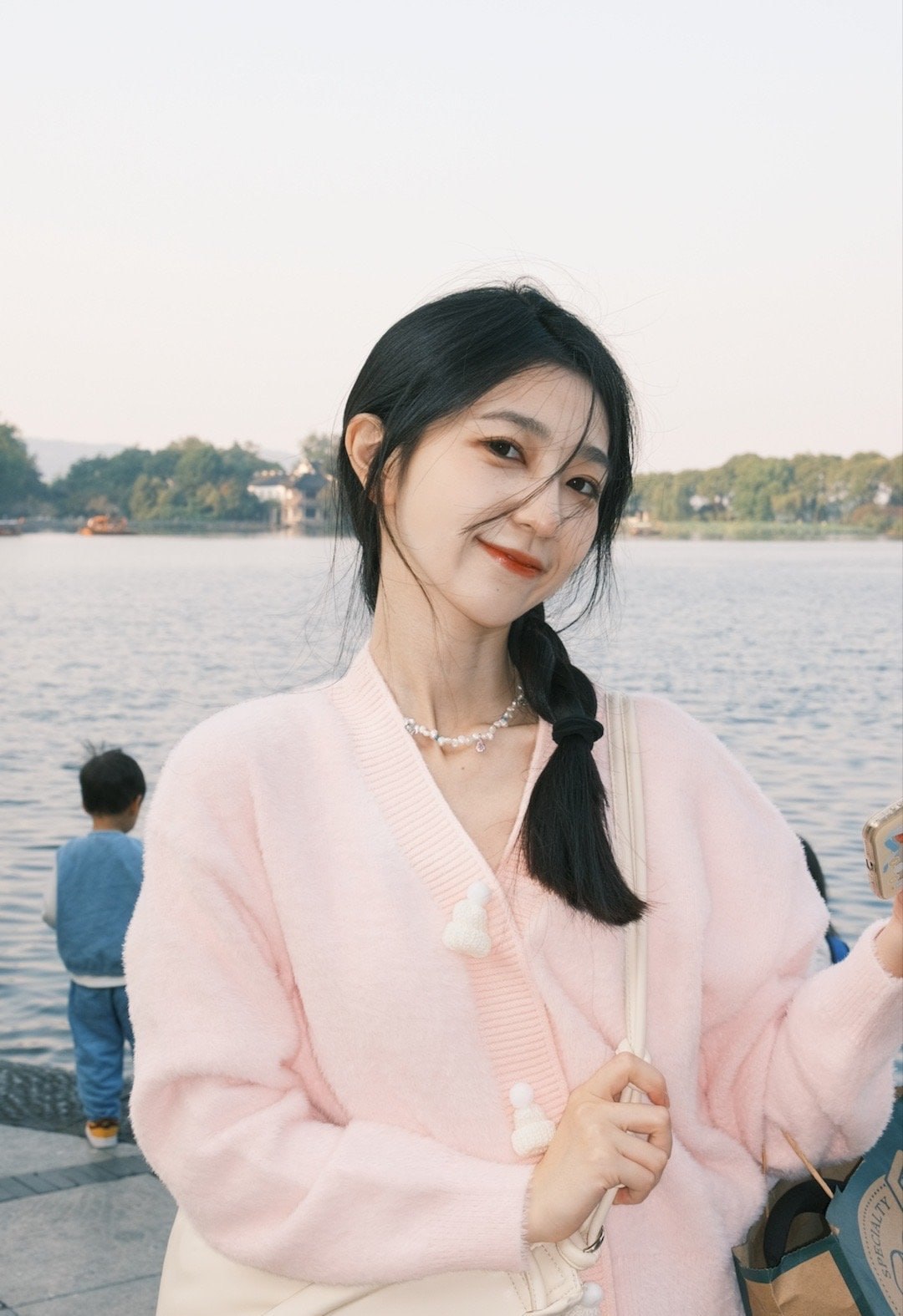 颜值高，胸围大性感萌妹子COS东条希 drill风格歌手