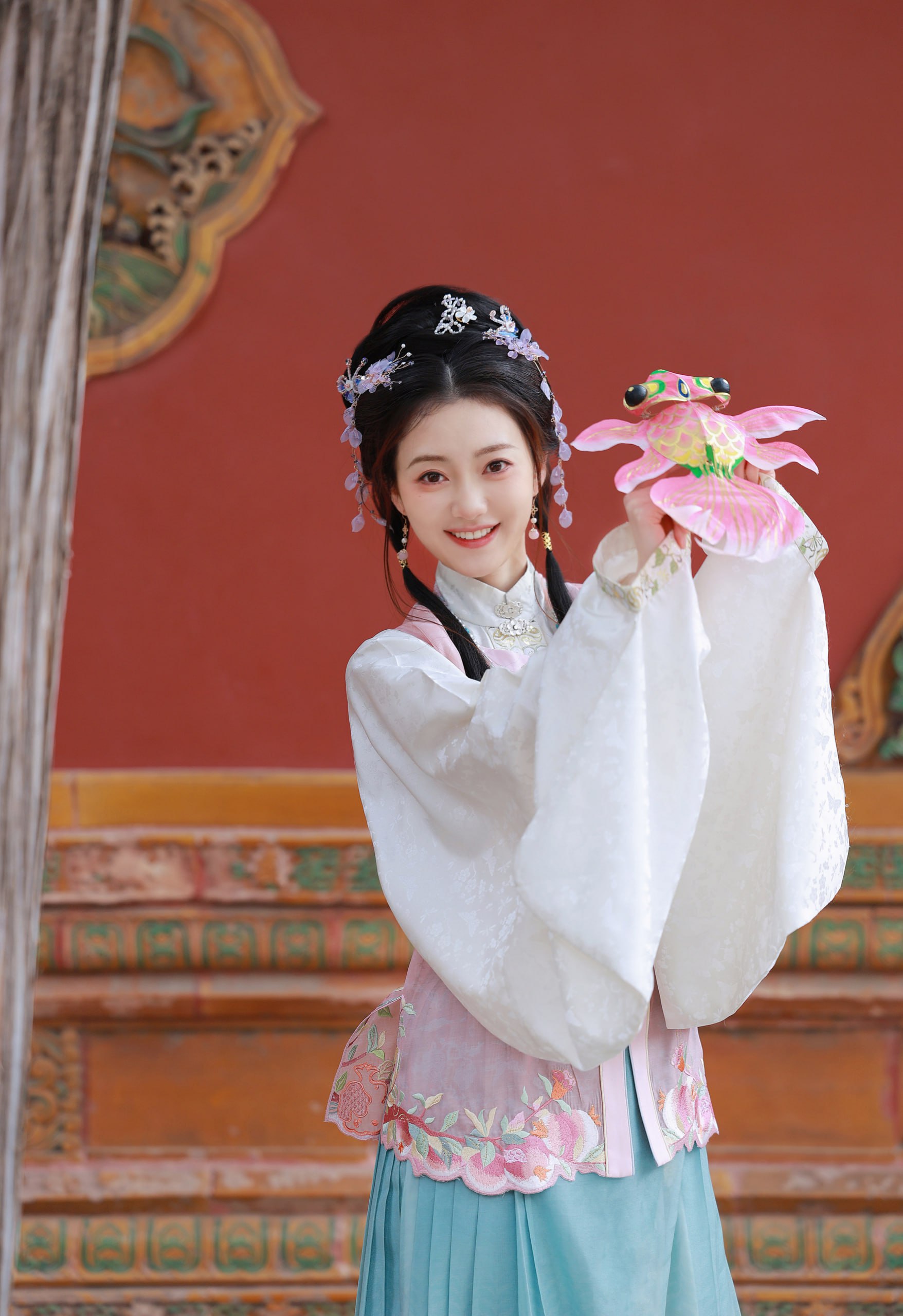 妹子穿这样犯法吧一周大师级美女COS精选