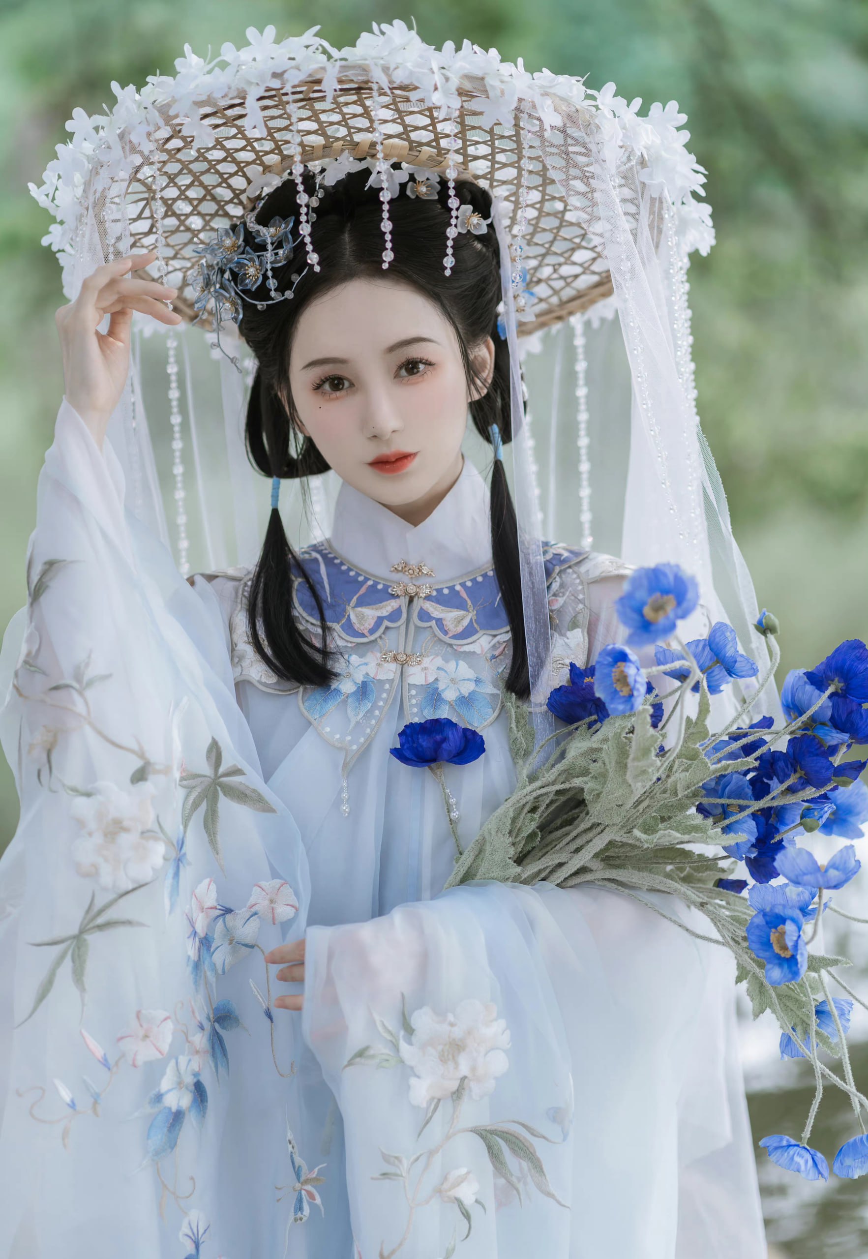 有一美人兮，见之不忘 有一美人兮,见之不忘,一日不见兮,思之如狂,凤求凰