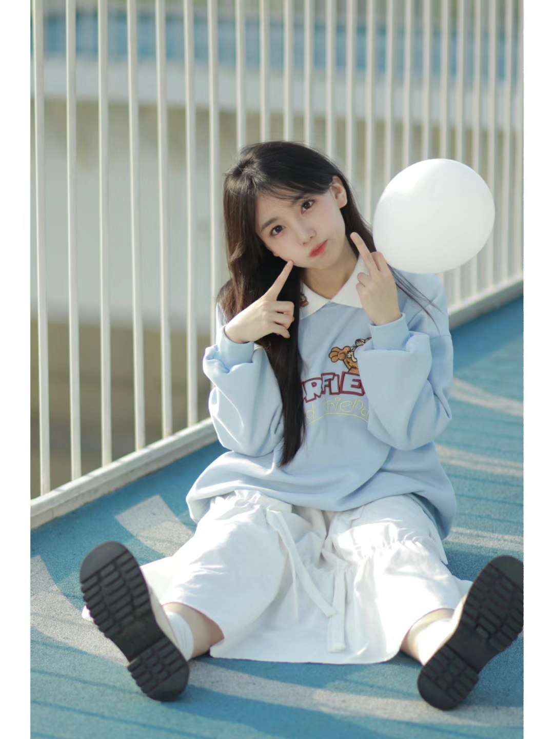 美女COS持枪执行官 美女cos持枪执行官图片