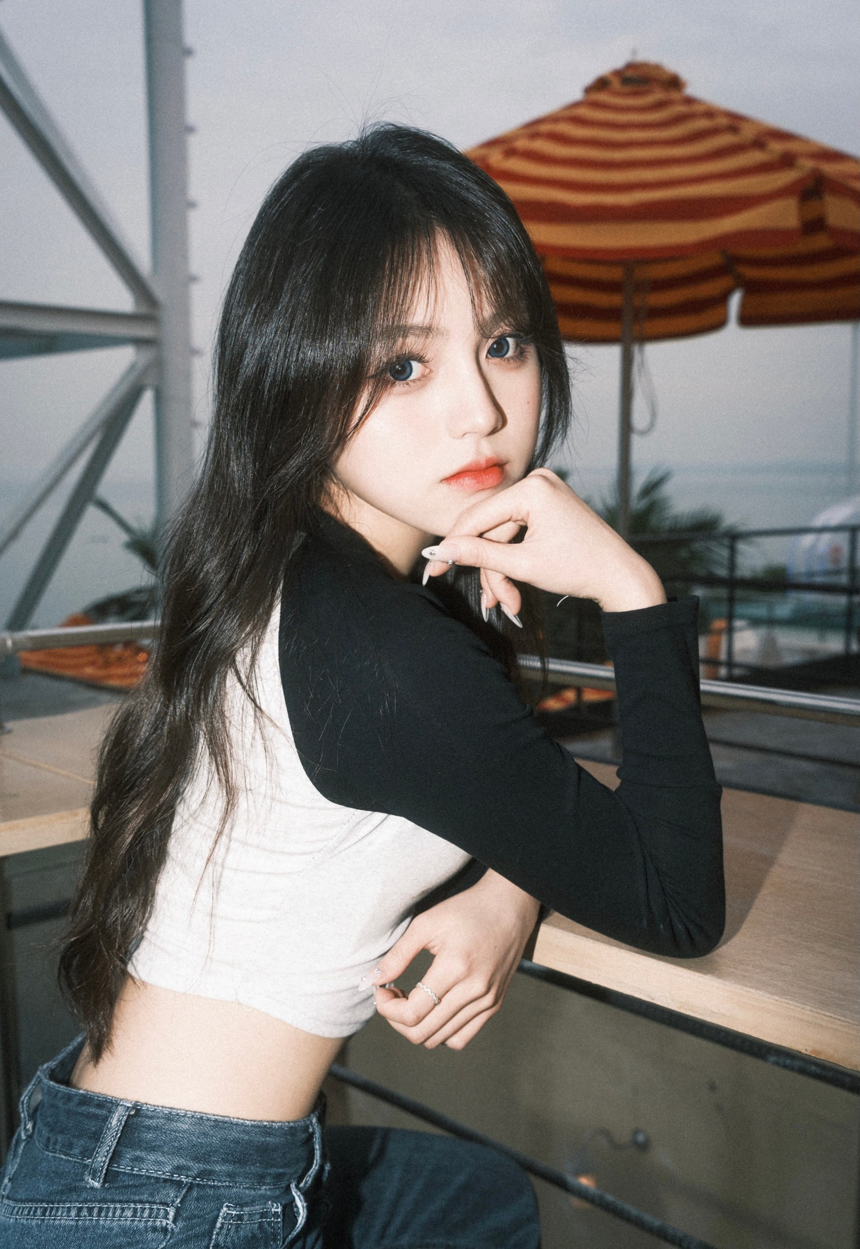美少女ElyEE子晒黑丝美腿COS