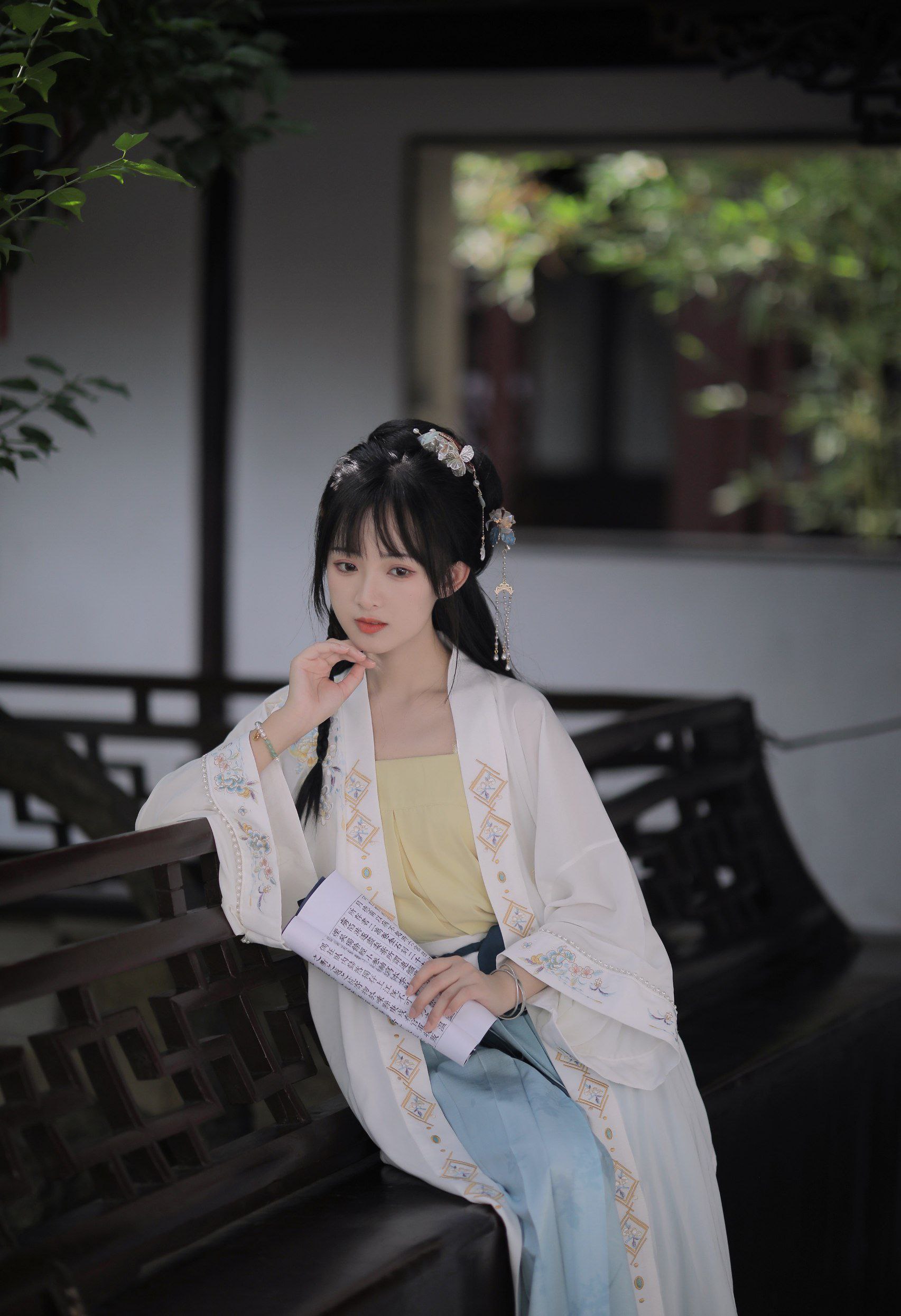 你是三月里的清风入怀，甚是可爱 你是三月的风抖音什么歌曲