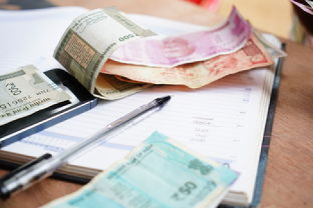 金价上涨是经济危机的信号吗？普通民众该如何看待金价波动？