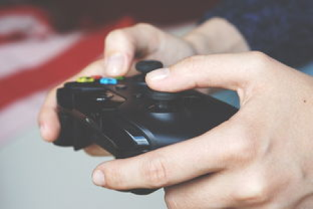 游戏巨头GameStop宣布2025年关闭大量门店，玩家们怎么看？