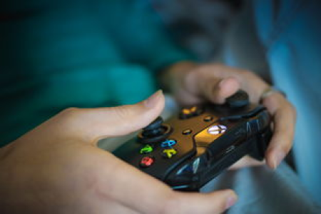 游戏巨头GameStop宣布2025年关闭大量门店，玩家们怎么看？
